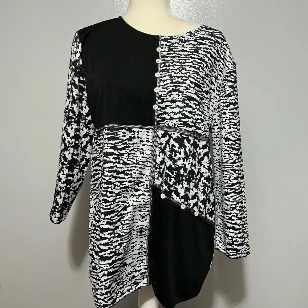 Liligal Womens black and white Top size XL
